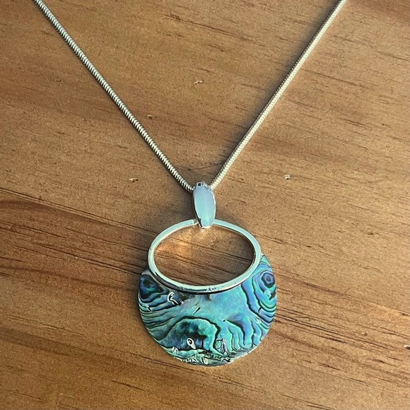 Mother of Pearl Silver Tone Coldwater Creek Necklace - Picture 1 of 5